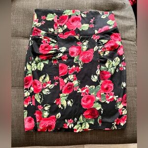 Rose pencil skirt size XL fits more like 10-12